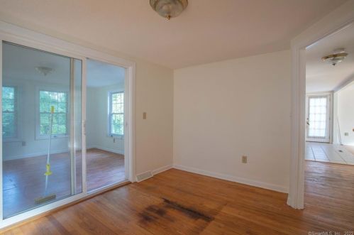 12 Linda Ave, Uncasville CT 06382-1723 exterior