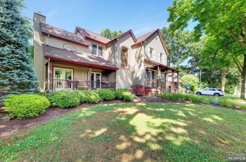 636 Schaefer Ave, Oradell, NJ 07649-2520