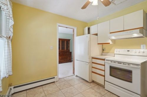 72 Fellswood Dr, Livingston NJ 07039-2238 exterior