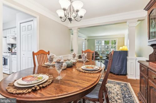 803 Catoctin Cir, Leesburg VA 20176-4951 exterior