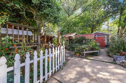 1032 Yale Ave, Saint Louis MO 63117-1823 exterior