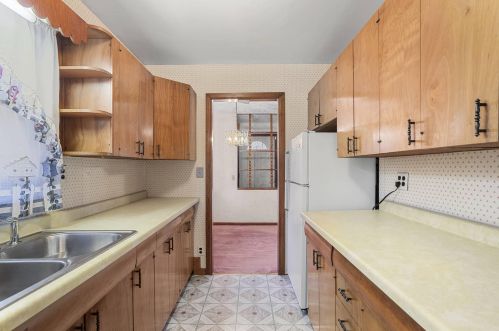 5356 49, Milwaukee WI 53208-1105 exterior