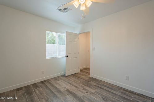 5039 18 Ave, Phoenix AZ 85015-6121 exterior