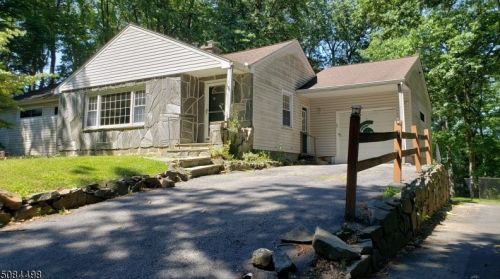 42 Sunset Rd, Bloomingdale, NJ 07403-1940