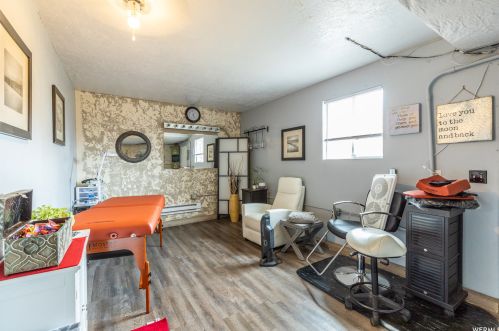 5566 Bluevail Ct, Taylorsville UT 84081-5226 exterior