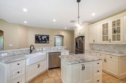 9624 Park Village Dr, Tampa FL  33626-5135 exterior