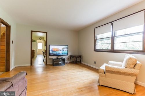 271 Lamplighter Ln, Huntingdon Valley PA 19006-3033 exterior