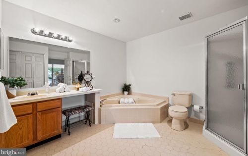 2207 Foxmeadow Dr, Limerick PA 19468-1572 exterior