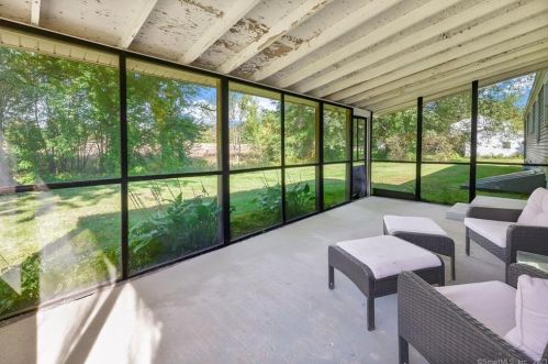 25 Buchanan Rd, Enfield CT 06082-5330 exterior