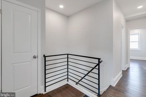 1619 6th St, Philadelphia PA  19122-2910 exterior