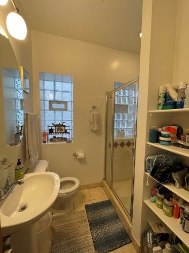 2746 Ashland Ave, Chicago IL 60657-6564 exterior