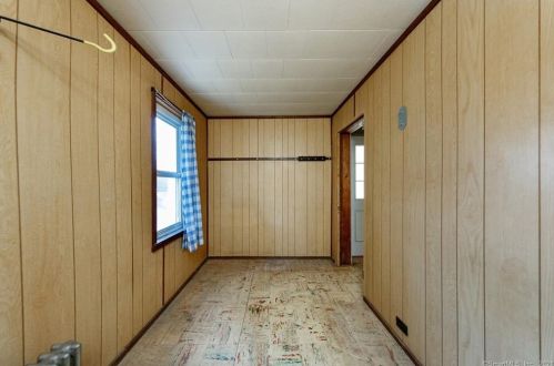 104 St, Killingly CT 06239-1927 exterior