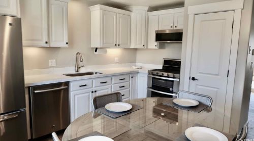 7624 2550, Taylorsville UT 84084-3865 exterior