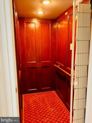 1289 Ballantrae Farm Dr, Mc Lean VA 22101-3027 exterior