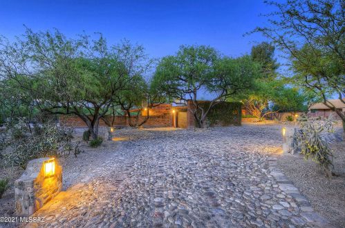 11330 Tanque Verde Rd, Tucson AZ  85749-8525 exterior