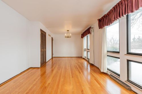 1169 Mesa Dr, Saint Louis, MO 63132-2125