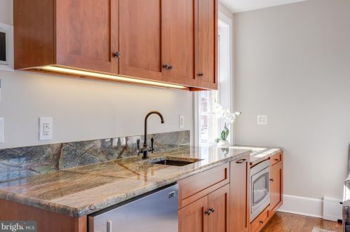 2101 Delancey St, Philadelphia PA 19103-6408 exterior