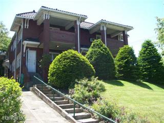 5606 Beacon St, Pittsburgh PA  15217-2012 exterior