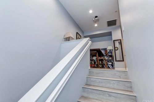 2027 Arnold Way, Fullerton CA 92833-5748 exterior