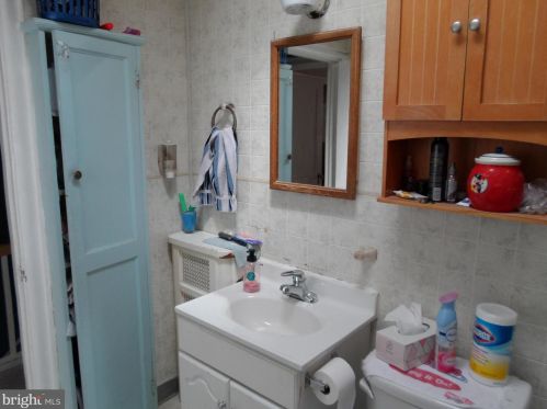 6147 Erdrick St, Philadelphia PA 19135-3516 exterior