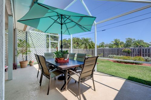 2885 Eagle Dr, Fort Pierce FL 34951-2374 exterior