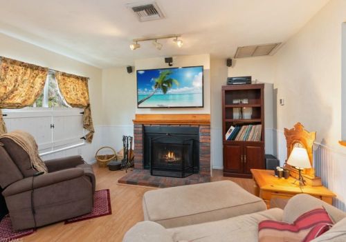 685 12 Ave, Naples FL 34120-6337 exterior