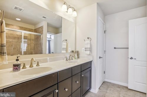 3570 Huntley Manor Ln, Alexandria VA  22306-5111 exterior