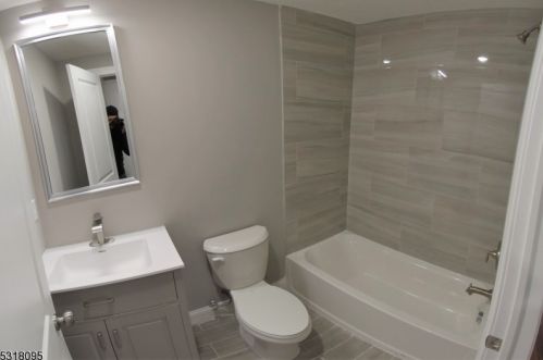 225 9 St, Newark NJ 07107-1907 exterior