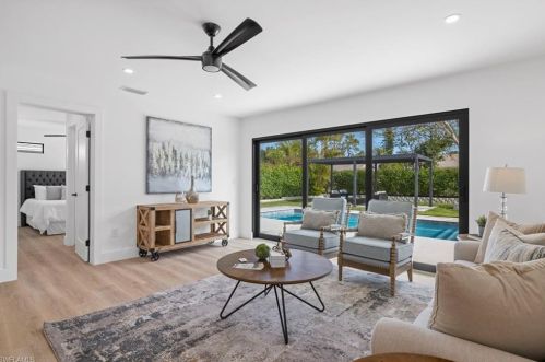 673 97 Ave, Naples FL 34108-2280 exterior