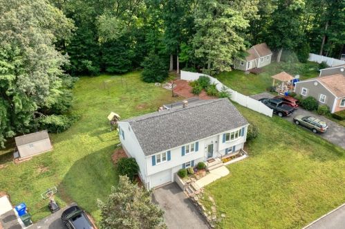 128 Tallyho Dr, Springfield MA  01118-1944 exterior