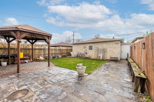 5643 California, Chicago IL 60659-4815 exterior