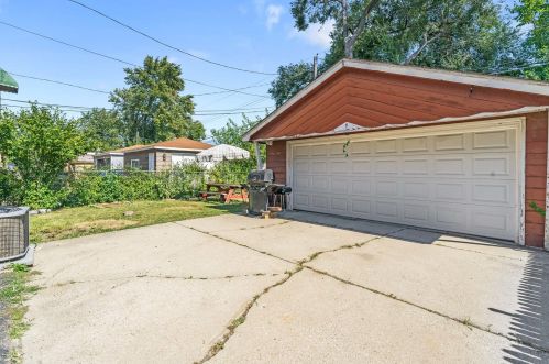 7733 Hamilton Ave, Chicago IL 60618-3917 exterior