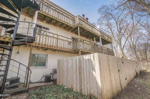 724 Garland Cir, Kalamazoo MI  49008-4420 exterior