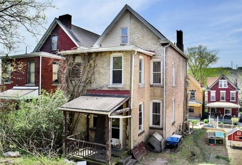 4821 Monongahela St, Pittsburgh PA 15207-1668 exterior