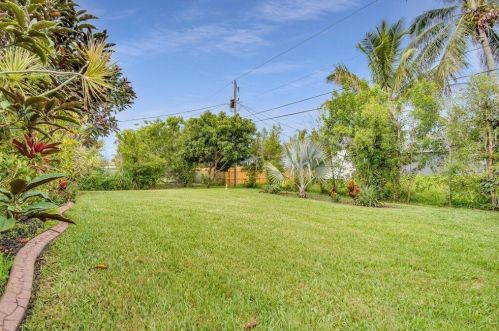 241 Dalton Cir, Fort Pierce FL 34953-5846 exterior