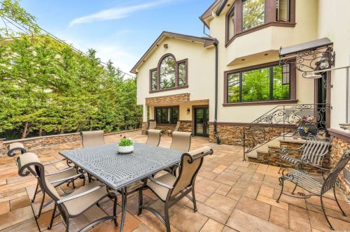 795 Kearny Dr, Valley Stream NY 11581-3624 exterior