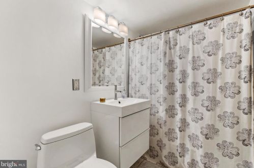 5250 Maris Ave, Alexandria VA exterior