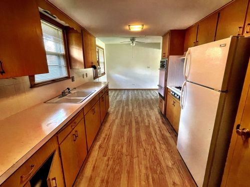 901 Cedar Ave, Waukegan IL 60085-7063 exterior