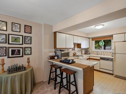 759 Kirts Blvd, Troy MI 48084-4844 exterior