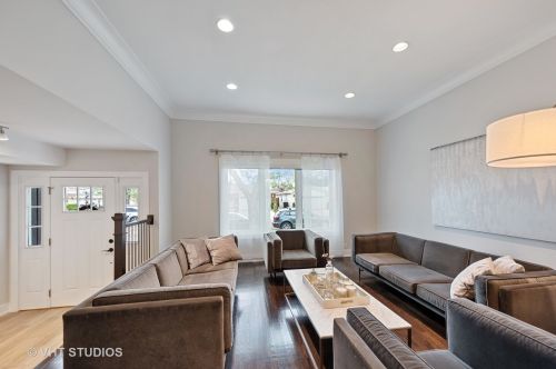 6912 Minnetonka Ave, Chicago IL 60646-1517 exterior