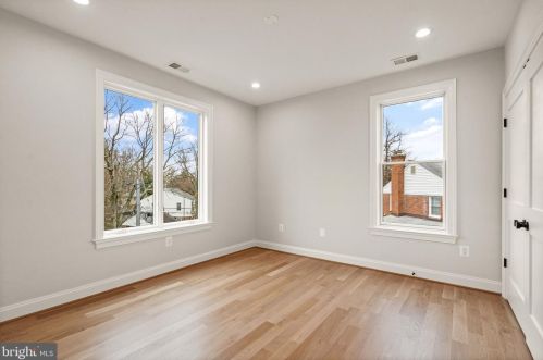 5543 10th St, Arlington VA  22205-2416 exterior