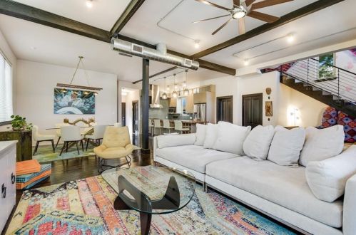 1103 2nd St, Austin TX  78702-4216 exterior