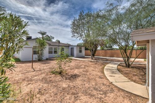 1512 Cypress St, Phoenix AZ 85009-2808 exterior