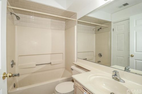 1737 Waterford Dr, Edison NJ  08817-1909 exterior