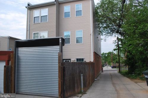 1129 Holbrook Ter, Washington DC  20002-2305 exterior