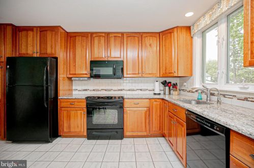 66 Red Lion Rd, Huntingdon Valley PA 19006-6436 exterior