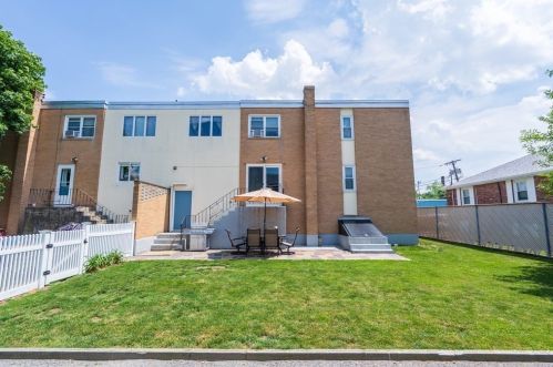 69 Silver Lake Ave, Newton MA 02458-1110 exterior