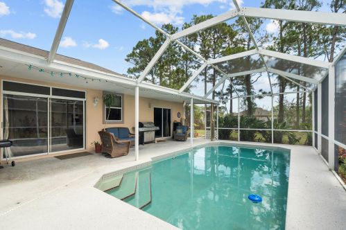 698 Archer Ave, Fort Pierce, FL 34983-1043