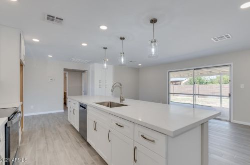 5602 42nd Ln, Phoenix AZ  85019-2001 exterior