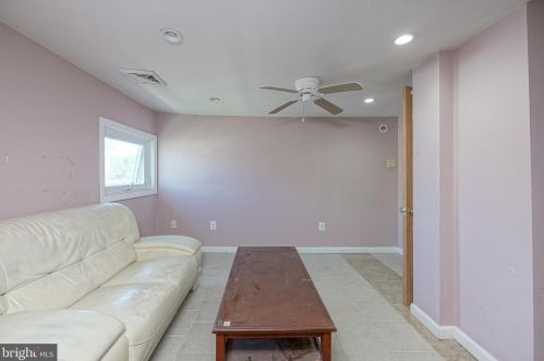 15 Pne St, Camden NJ 08103-3353 exterior